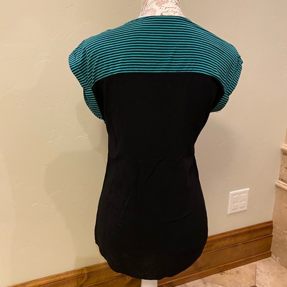 📌3/$20📌 Black and Teal/Turquoise Blouse - Picture 3 of 6